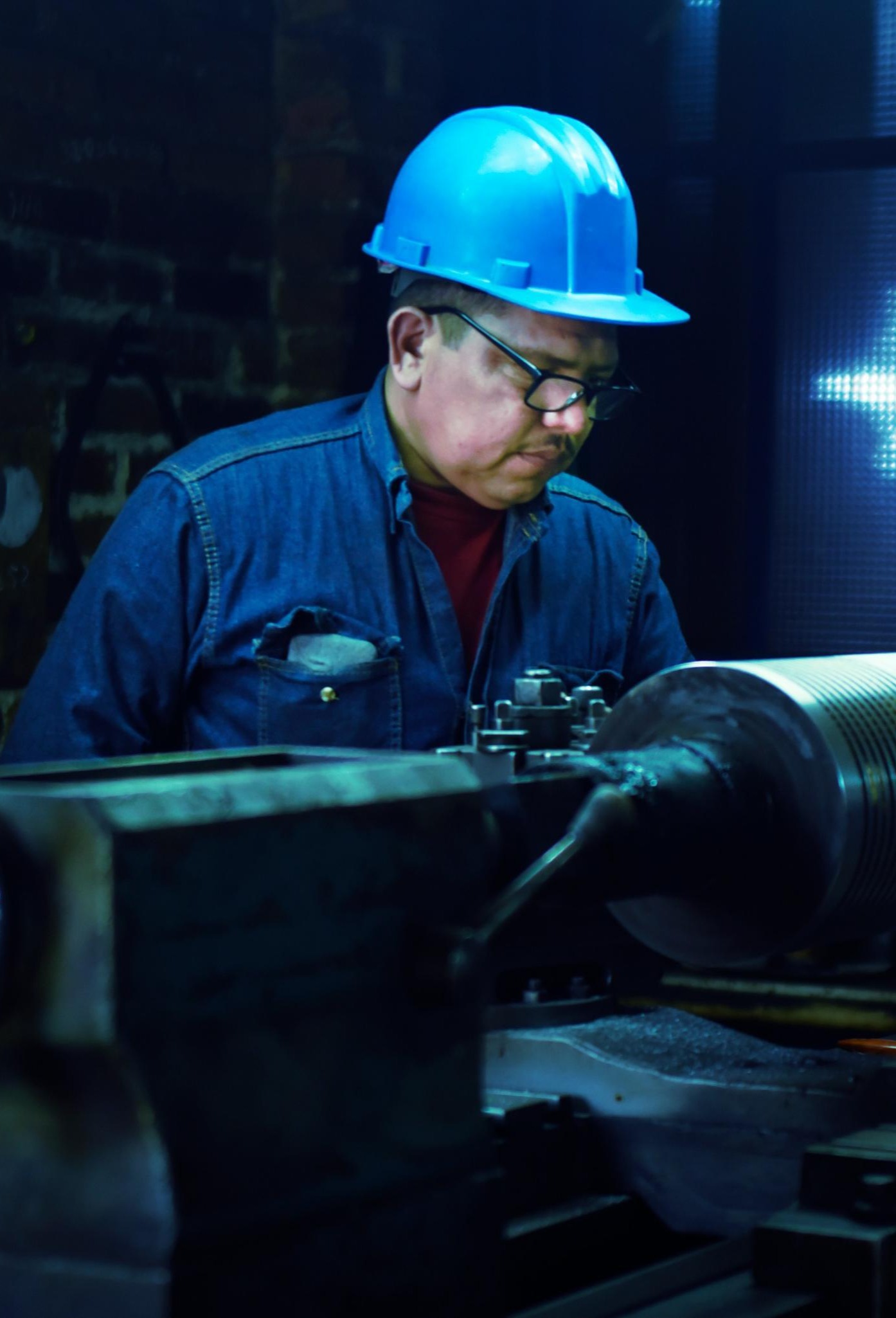 factory-worker-industrial-machine-operation-engineering-manufacturing