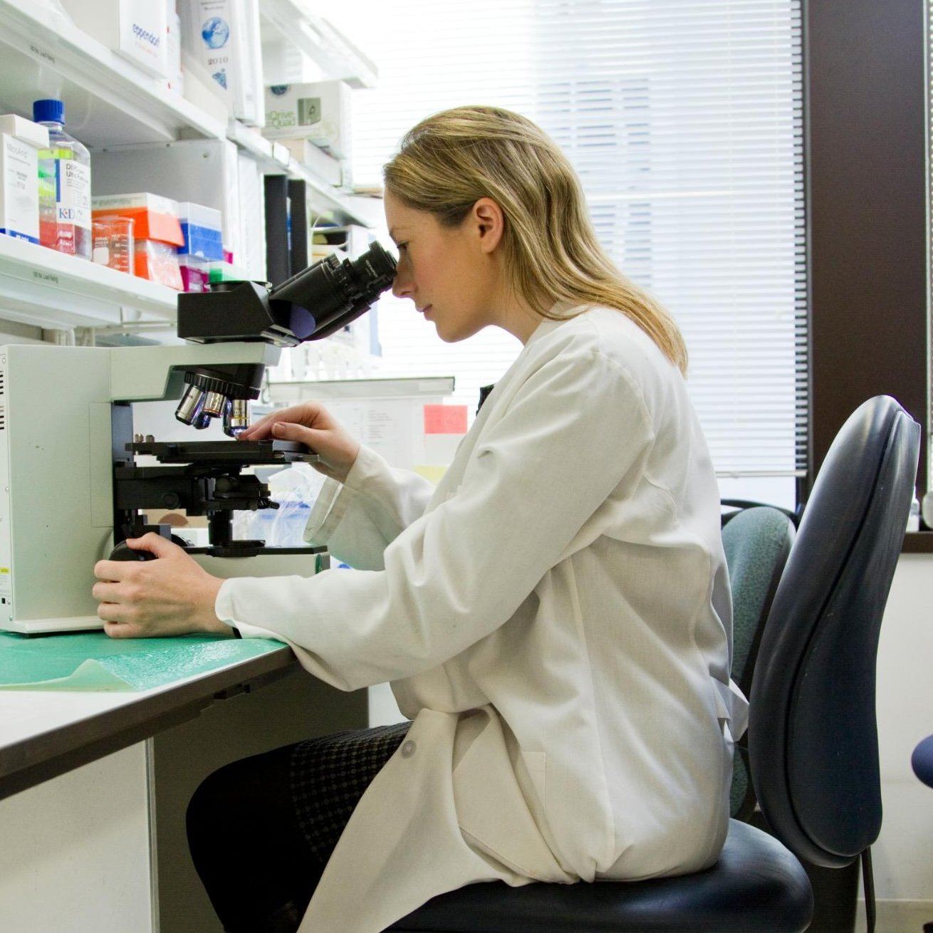 scientist-laboratory-microscope-research-lab-coat-1